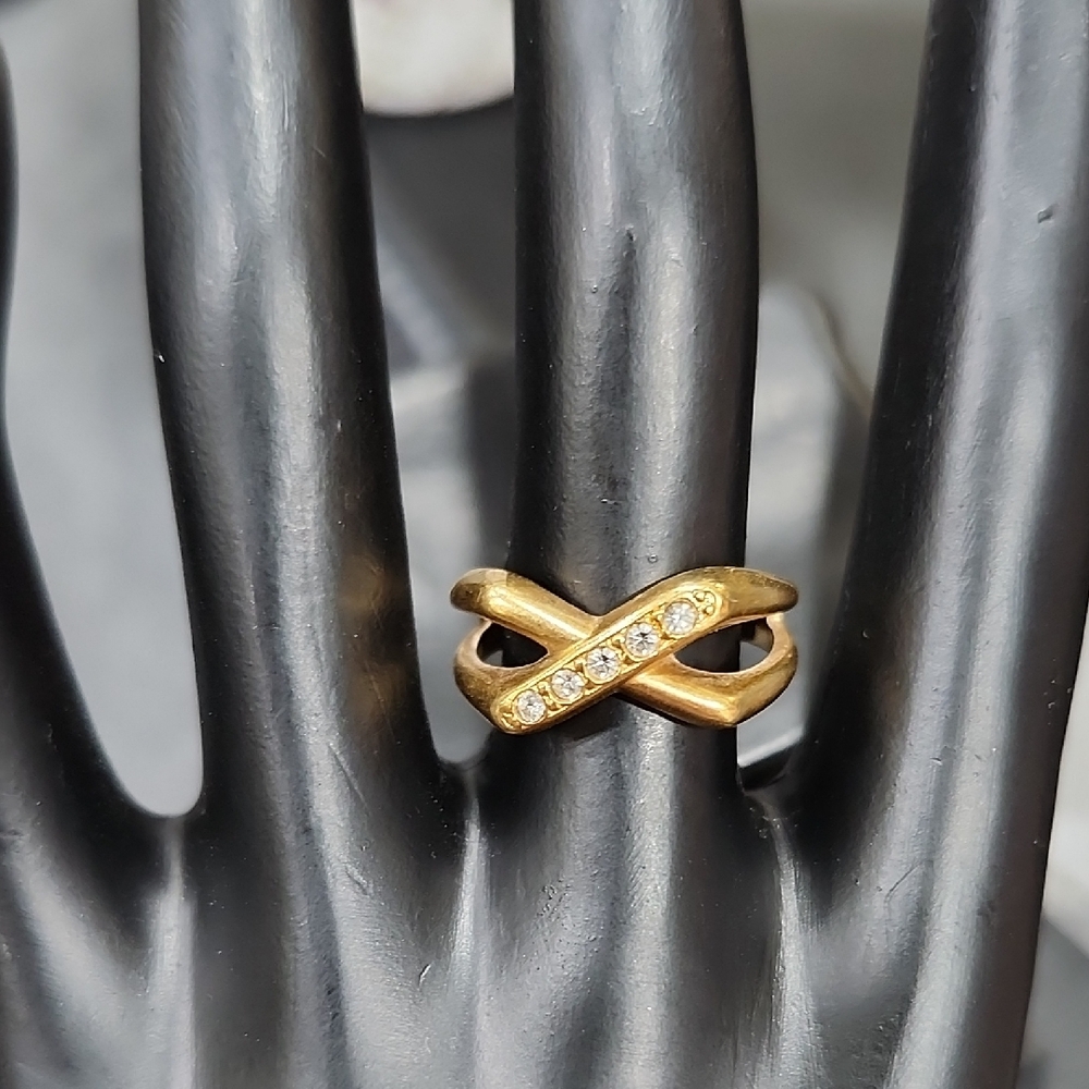 VINTAGE GOLD-TONE RING with RHINESTONE ACCENTS